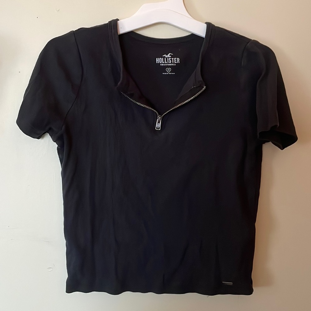 Hollister black zip up crop top